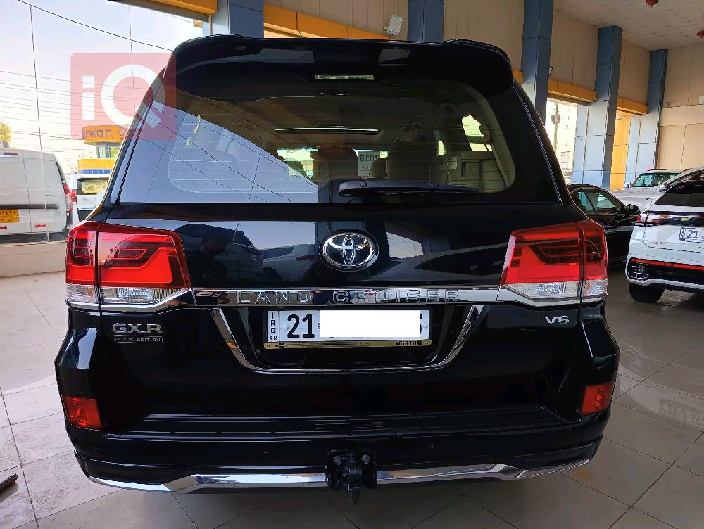 تۆیۆتا لاند کروزەر